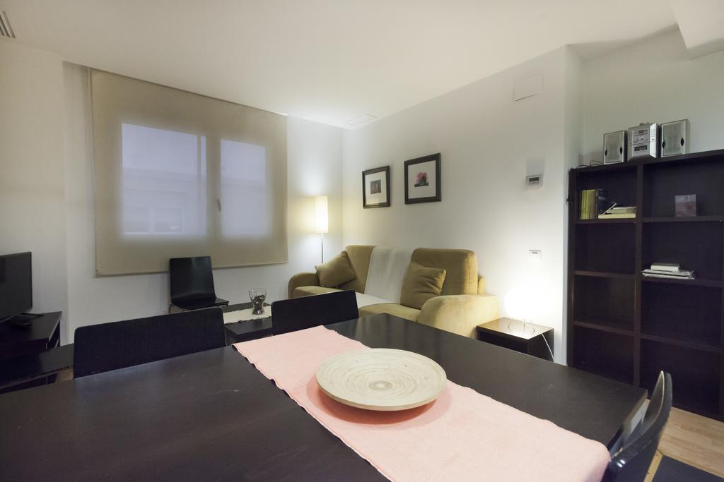 Apartaments Travessera-Parc Gueell Barcelona Kültér fotó
