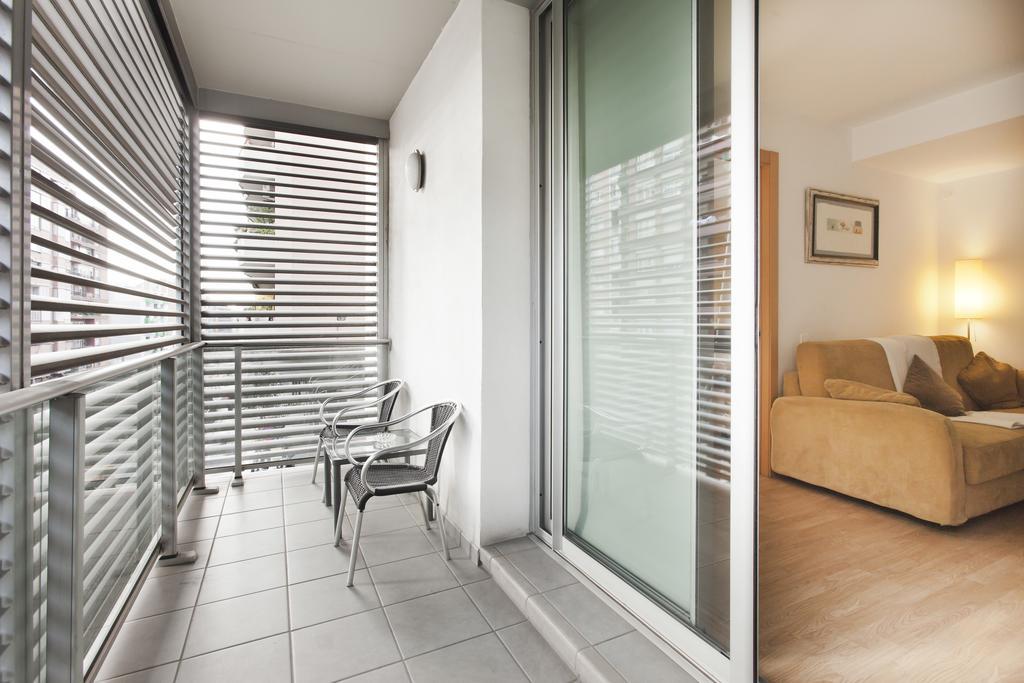 Apartaments Travessera-Parc Gueell Barcelona Kültér fotó